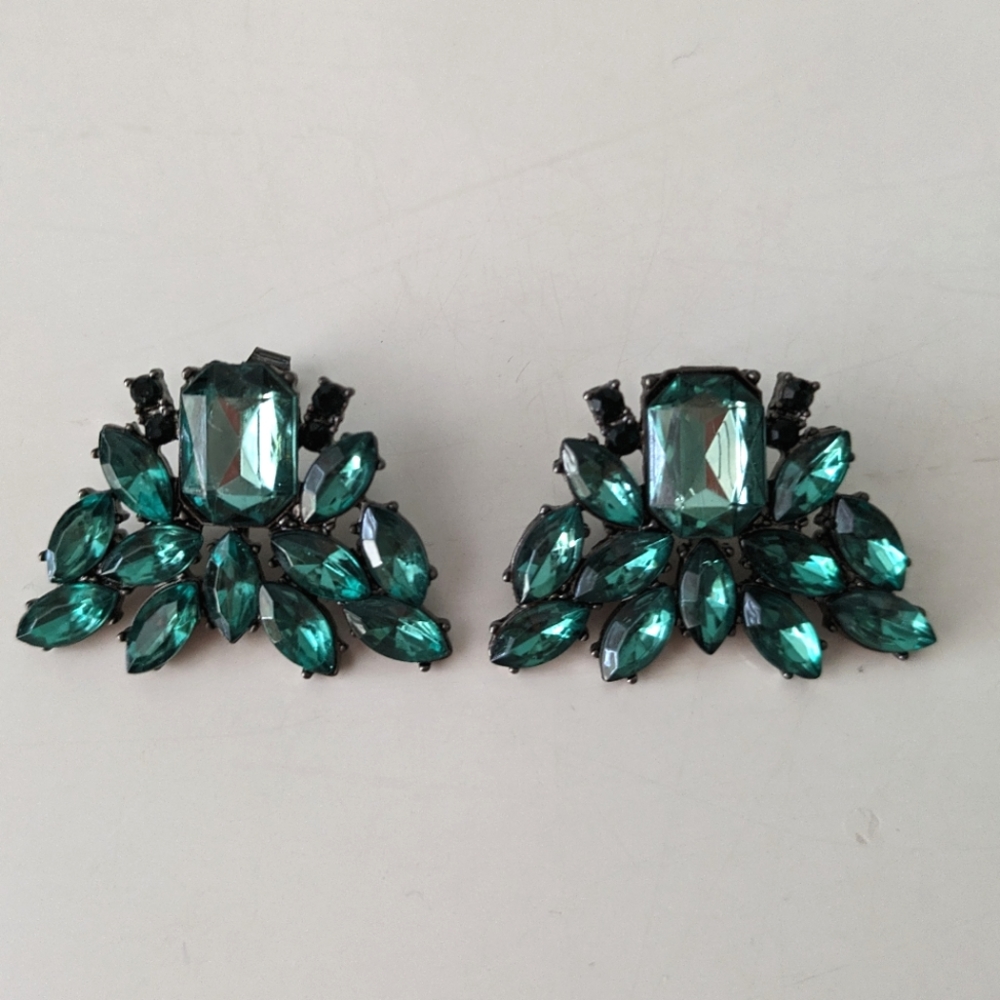 H&M Dark green stones earrings